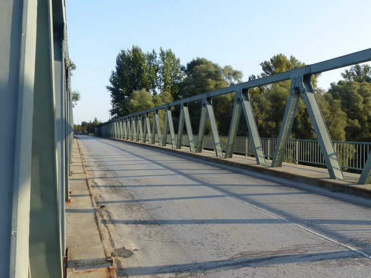 Áttekertem a tivadari Tisza-hídon