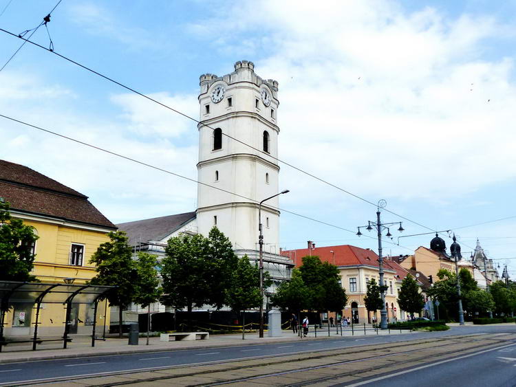 Eltekertem a Csonkatemplom előtt