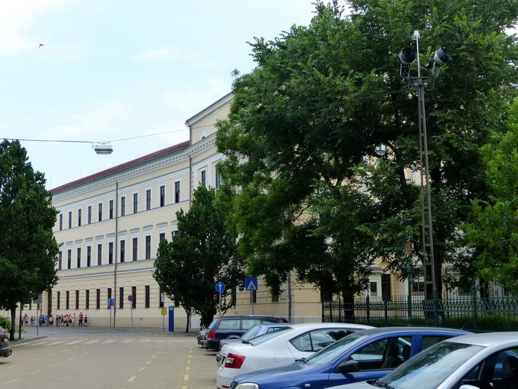 A Nagytemplom mögött áll református kollégium épülete