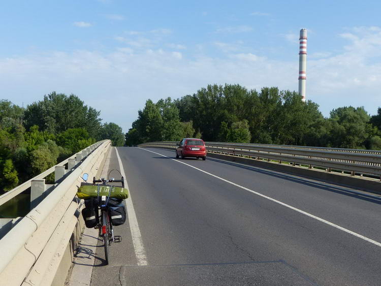 Megálltam a Tiszaújvárosba vezető hídon