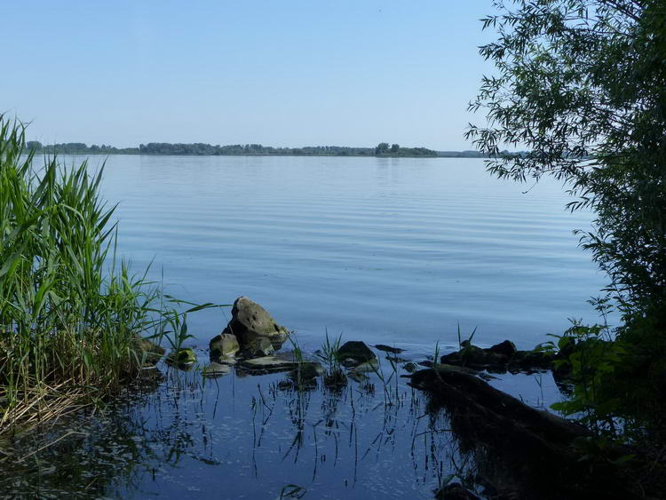 A távolban már látszik Abádszalók