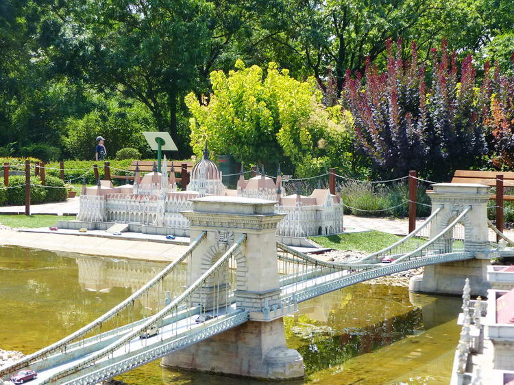 Most éppen Budapesten járunk