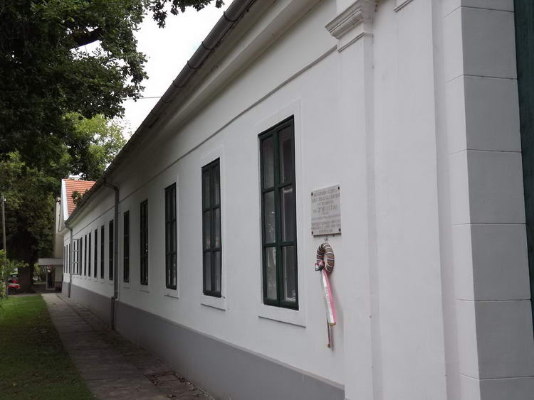 A körösladányi Wenckheim kúria most általános iskolaként működik