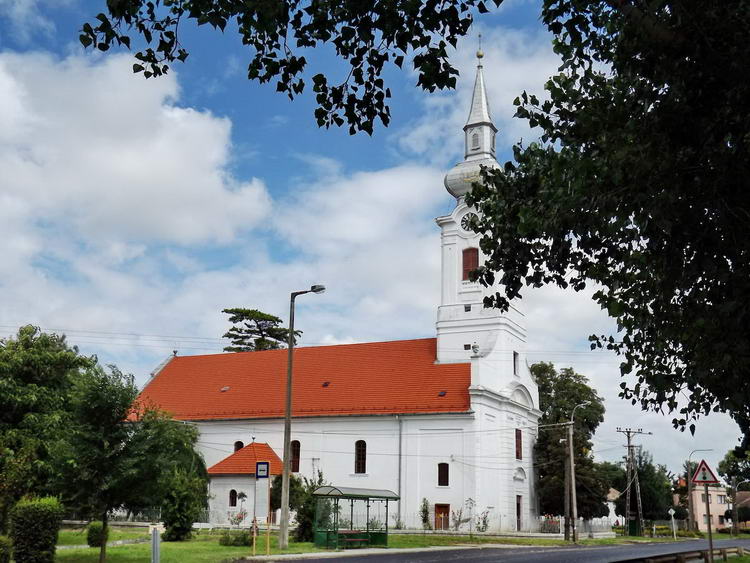 Körösladány református temploma előtt kerekeztem el