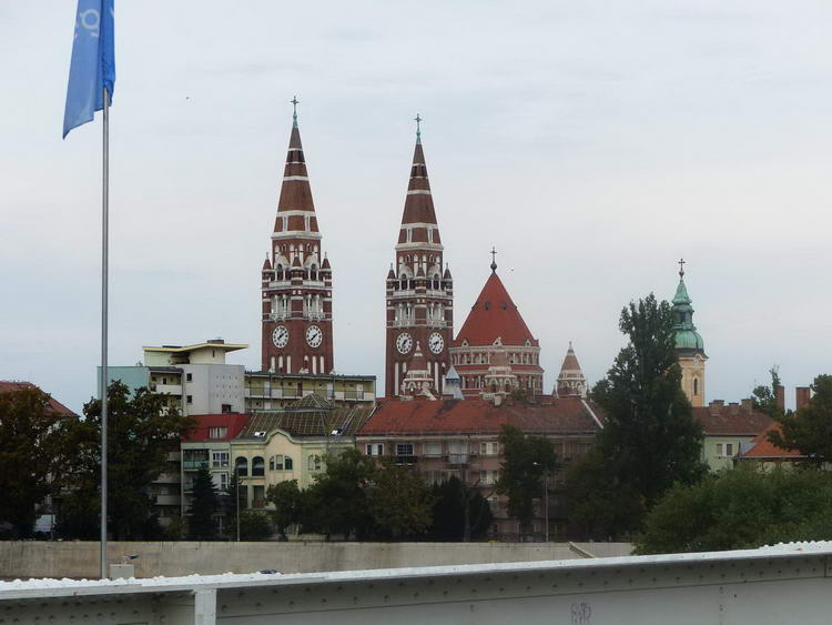 Kilátás a Belvárosi hídról a Fogadalmi templomra