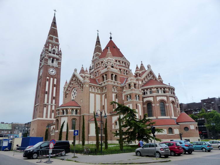 A szegedi Fogadalmi templom hátulnézetben