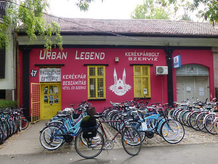 Az Urban Legend kerékpárboltban és szervizben cserélték ki bringa pedáljait