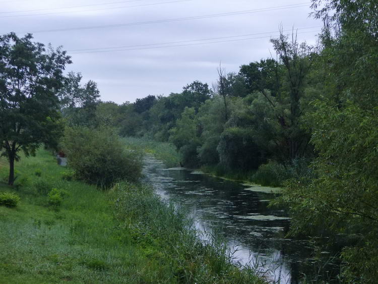 A Duna-völgyi-főcsatorna torkolata Baja felett van a Duna-parton