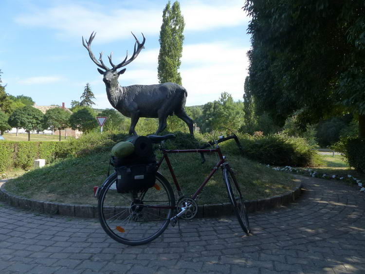 Szálka, a világbajnok szarvasbika szobra