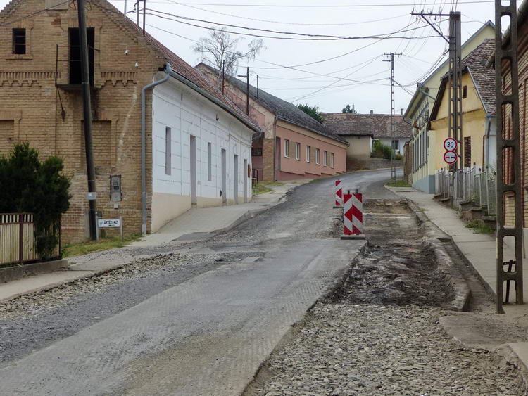 A kaptató már Tevel központjában megkezdődött