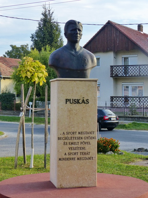 Zalaszabar - Puskás Ferenc mellszobra