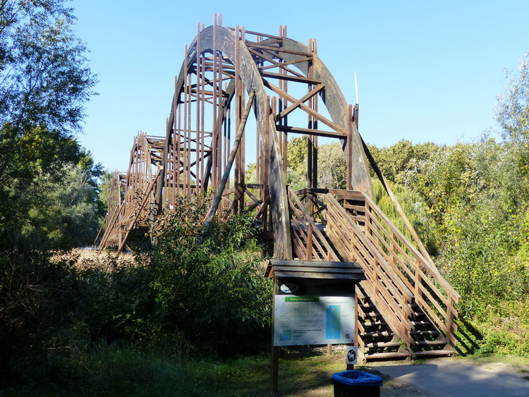 A Kányavári-szigetre vezető gyalogoshíd