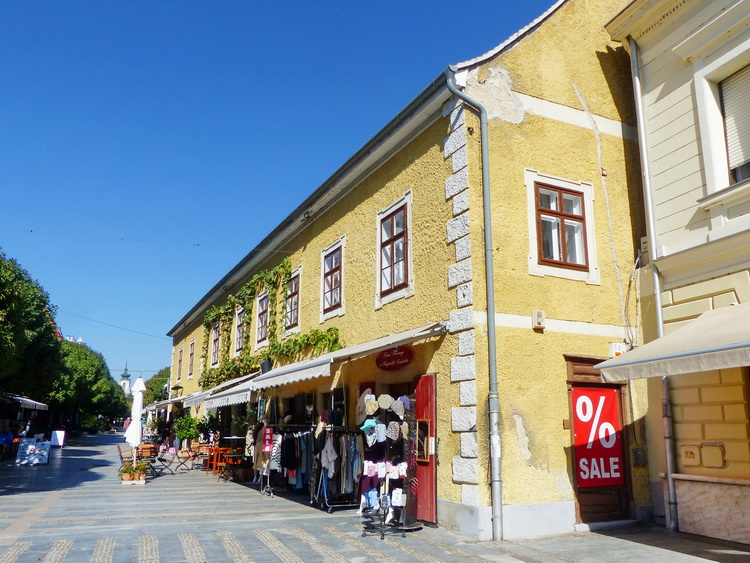 Keszthely sétálóutcáján