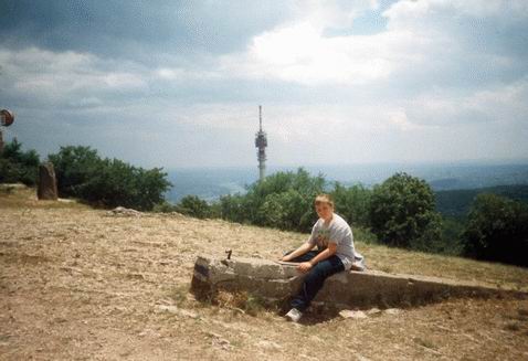 Pihenő a Hármashatár-hegyen a bunker romjainál