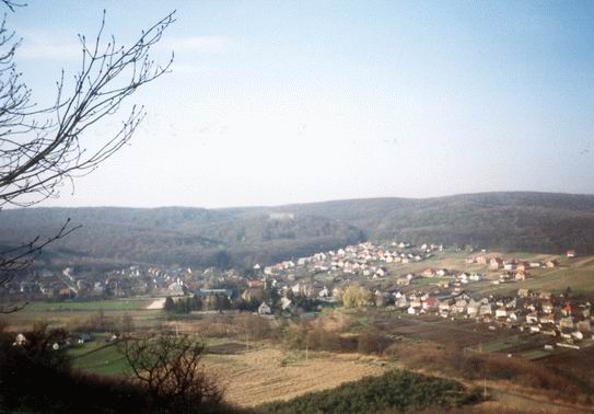 Kilátás a Zsigmond-kőről Várgesztesre 1.