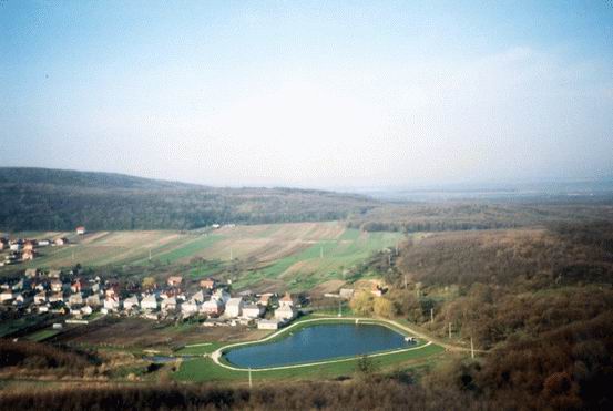 Kilátás a Zsigmond-kőről Várgesztesre 2.