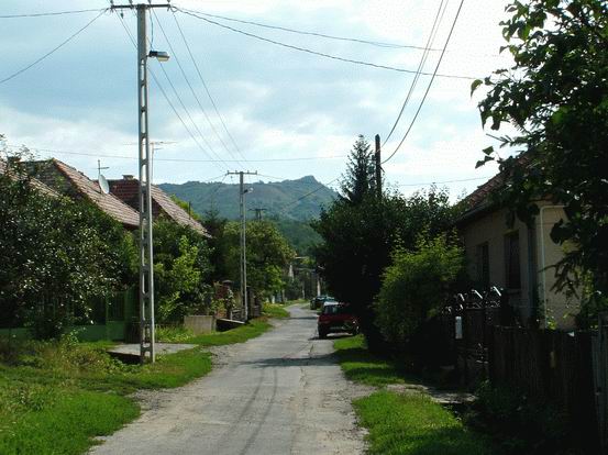 Előttünk áll a Szanda-hegy