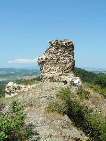 Pihenő Szandavár romjainál