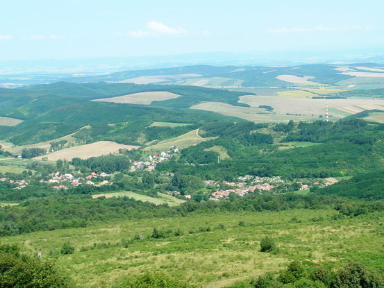 Kilátás a romoktól Szandaváraljára Kilátás a romoktól Szandaváraljára