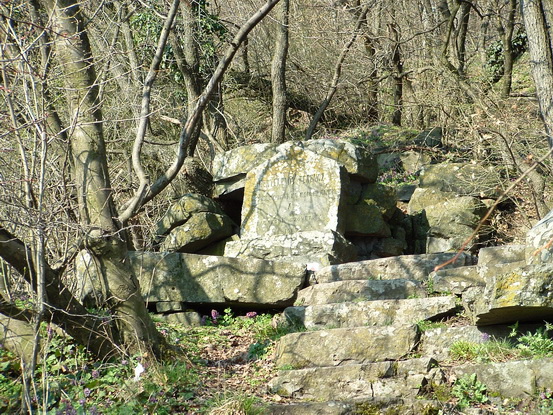 A Hertelendy emlékkő A Hertelendy emlékkő
