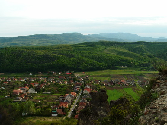 Letekintés a várból Sirokra Letekintés a várból Sirokra