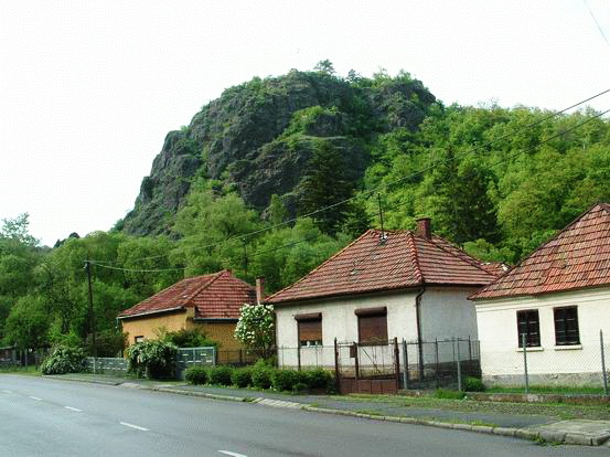 A szarvaskői Vár-hegy közelebbről