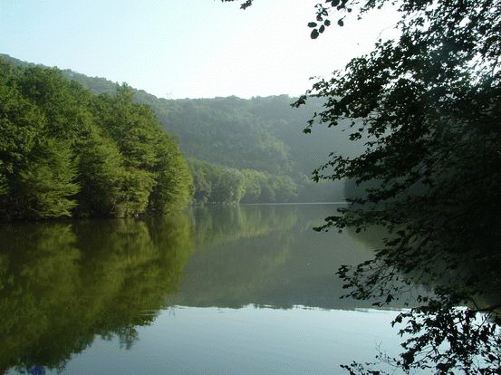 A Lázbérci-víztároló elkeskenyedő északnyugati vége