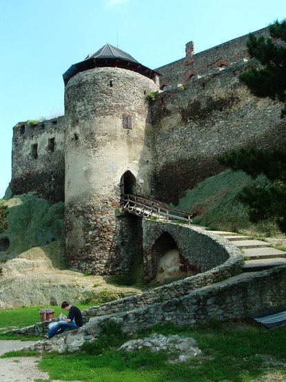 Pihenő a várkapunál