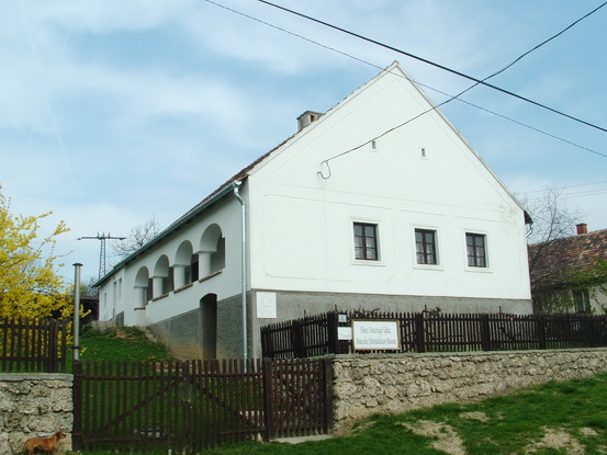 A Német Nemzetiségi Tájház Városlődön A Német Nemzetiségi Tájház Városlődön