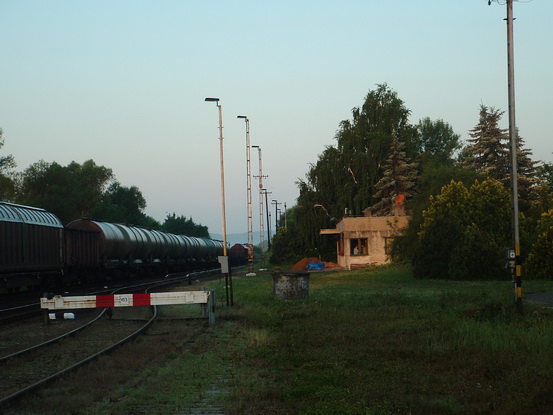 Az Ötvösi vasútállomás hajnalban