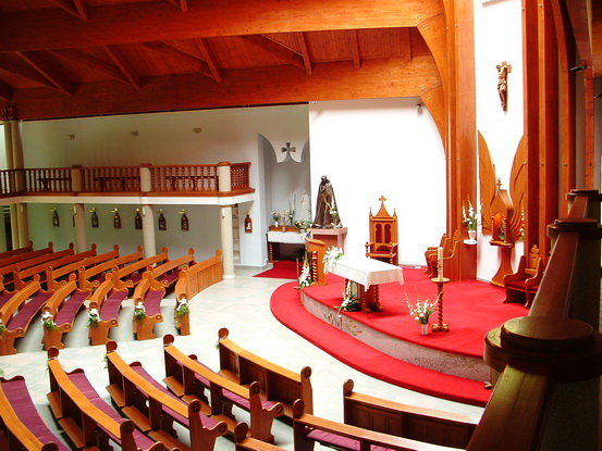 A modern hévizi templom belülről