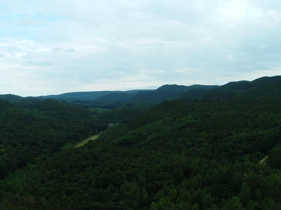 A Keszthelyi-hegység látképe a Festetics kilátóból