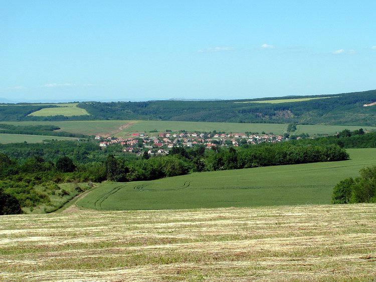 Felsőpetény látképe a mezőkről