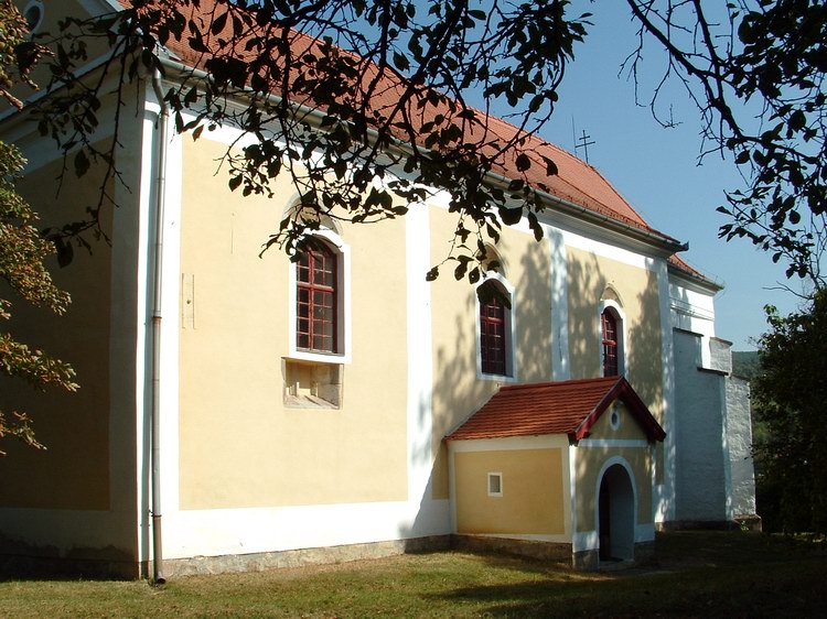 Alsópetény gótikus-barokk temploma