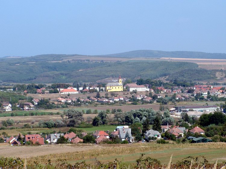 Romhány látképe a Romhányi-hegyről