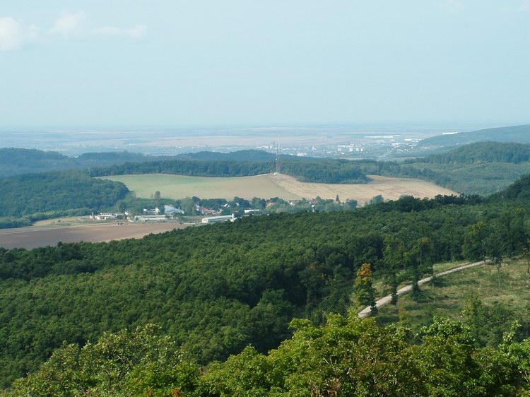 Kilátás a Somlyó tetejéről Tornyópuszta felé