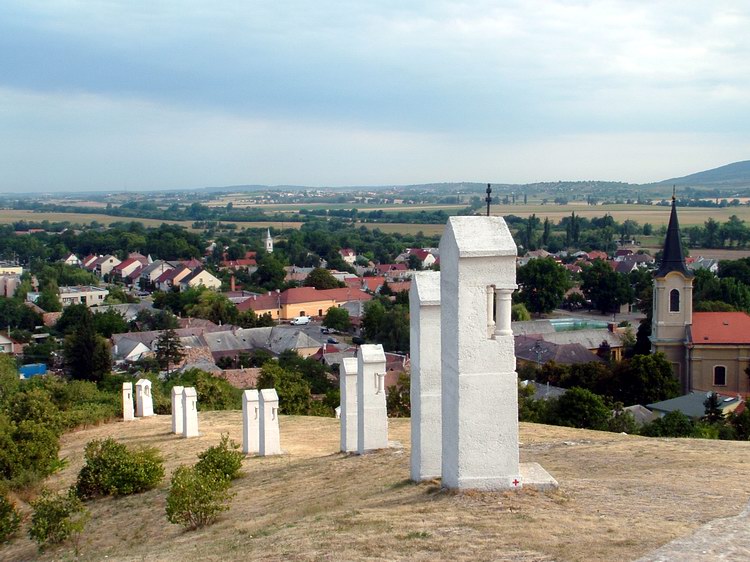 Bodajk - Ereszkedés a Kálvária stációi mentén a faluba