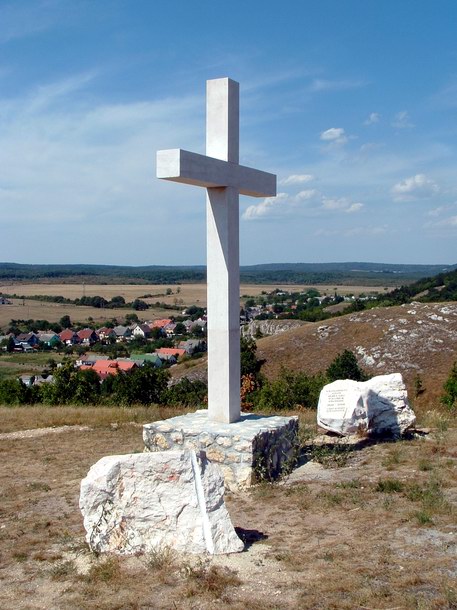 Gánt - Kilátás a kőkereszttől a falura