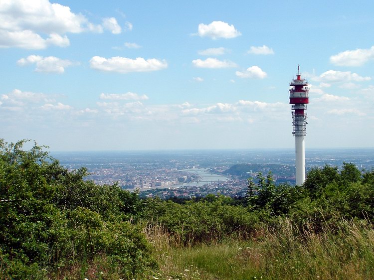 Kilátás a Hármashatár-hegyről Budapestre