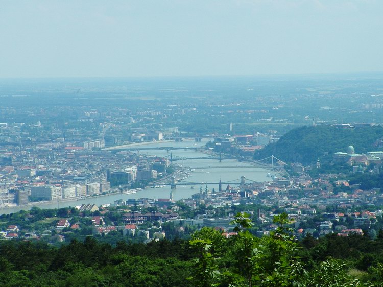 Távcsővel már jól láthatóak a Belváros részletei is