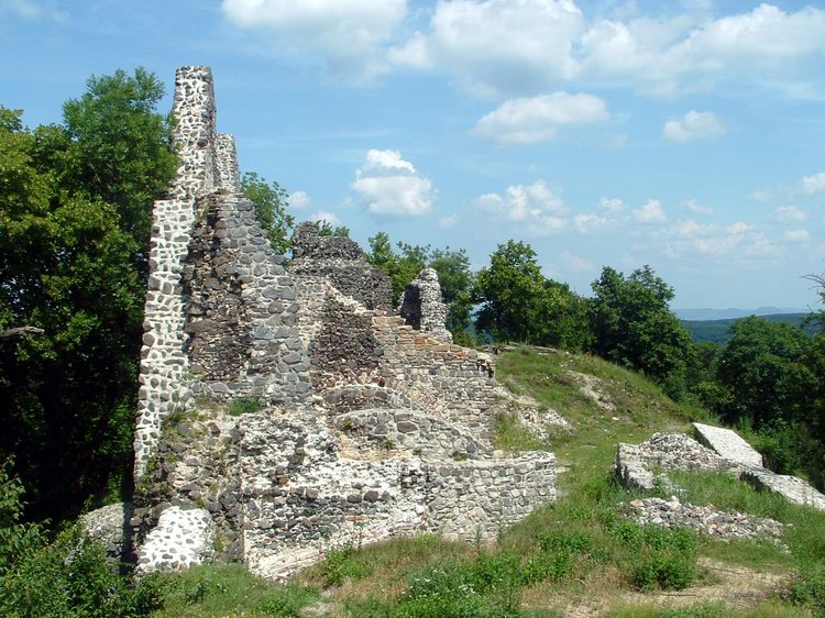 Tátika várának romjai Tátika várának romjai