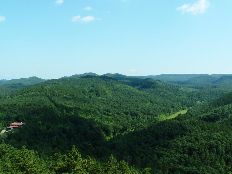 A Keszthelyi-hegység panorámája a Festetics kilátóból