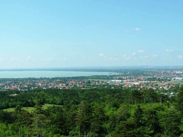 Gyenesdiás - Kilátás Keszthelyre és a Balatonra a Festetics-kilátóból Gyenesdiás - Kilátás Keszthelyre és a Balatonra a Festetics-kilátóból