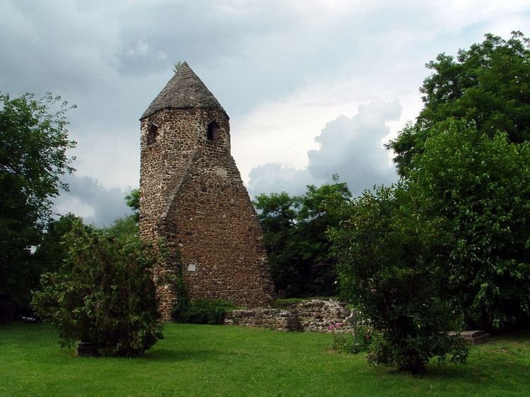 Szigliget - Az avasi templom romjai Szigliget - Az avasi templom romjai