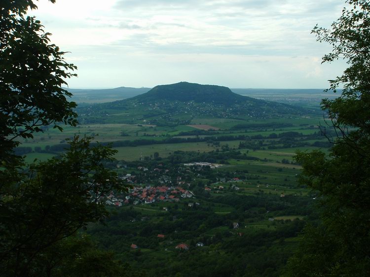 Badacsony - Kilátás a Szent György-hegyre Badacsony - Kilátás a Szent György-hegyre