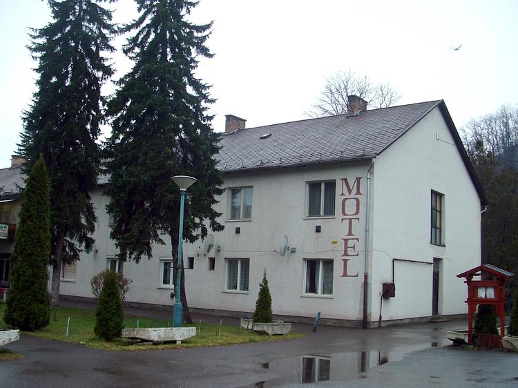 Szállásom, a Sirok motel épülete