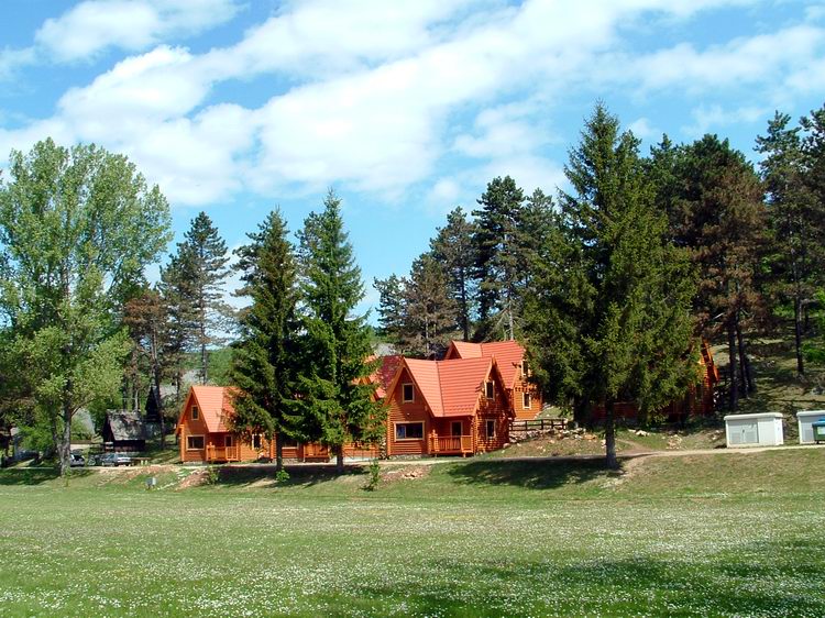 Új faházakkal bővítették az aggteleki campinget