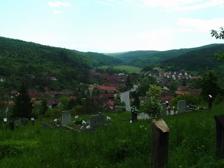 Kilátás Jósvafőre a temetőtől