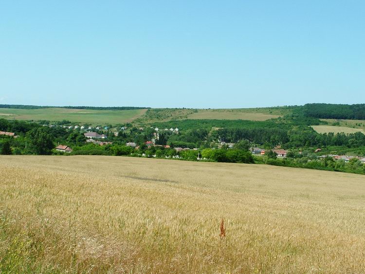 Felsővadász village lies in the valley