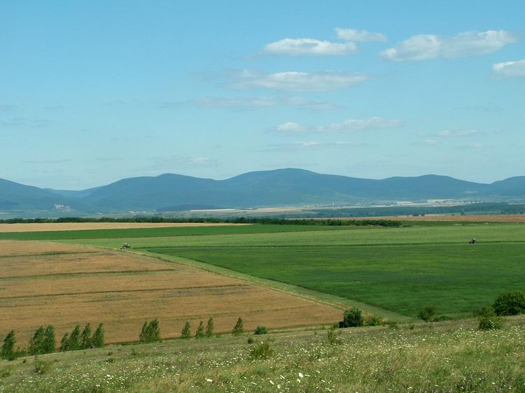 A Hernád-völgye és a Zempléni-hegység panorámája az utolsó csereháti dombról